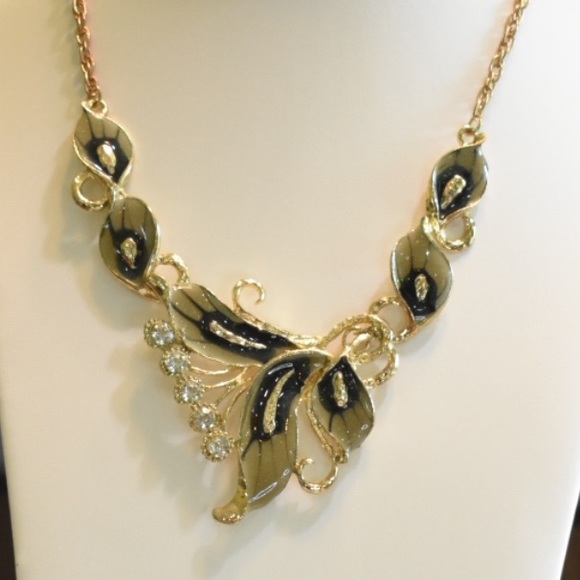 Vintage Jewelry Set - Picture 6 of 15